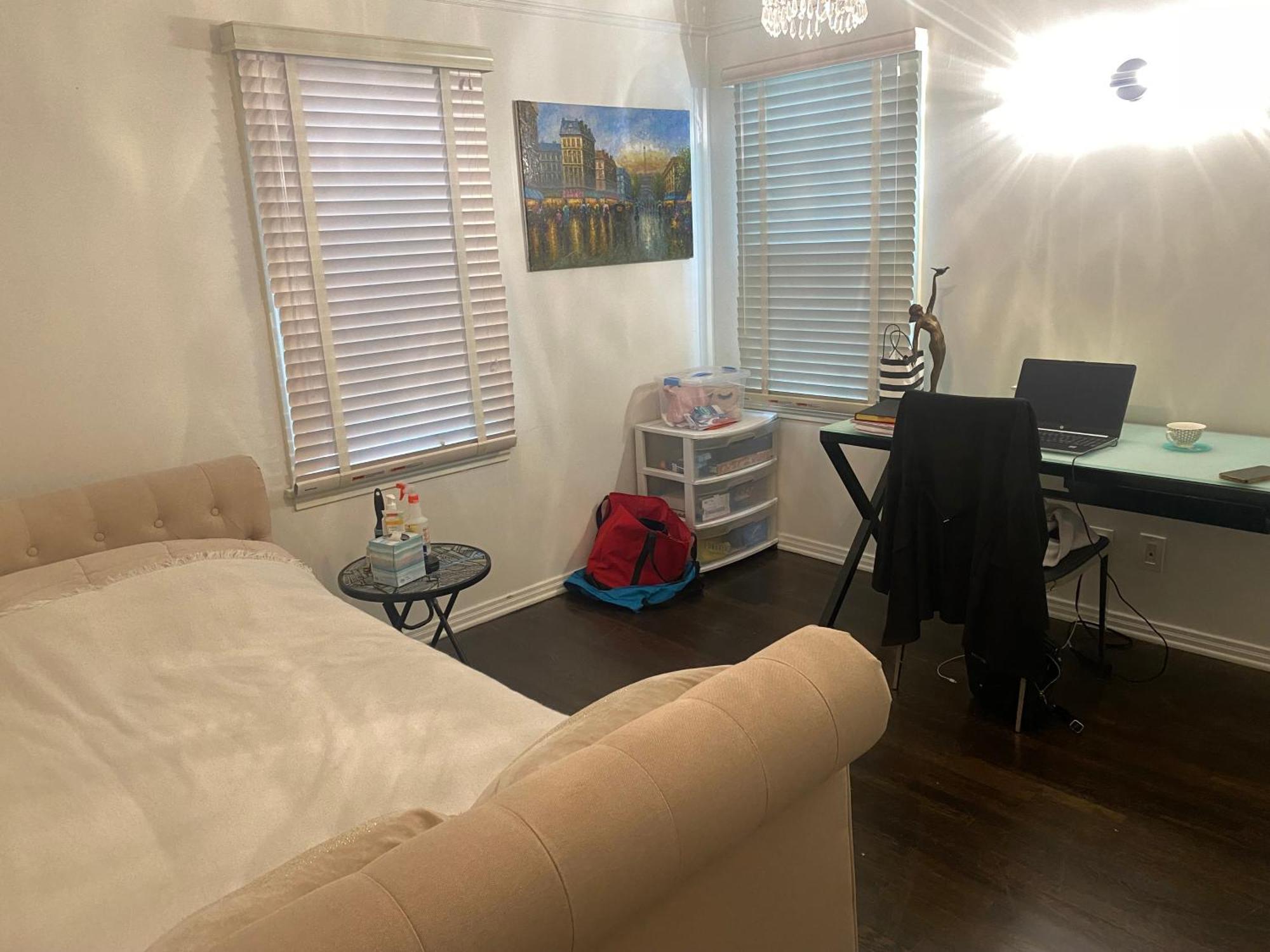 Homestay Spanish On Rosewood Avenue, Angeles , Melrose Village