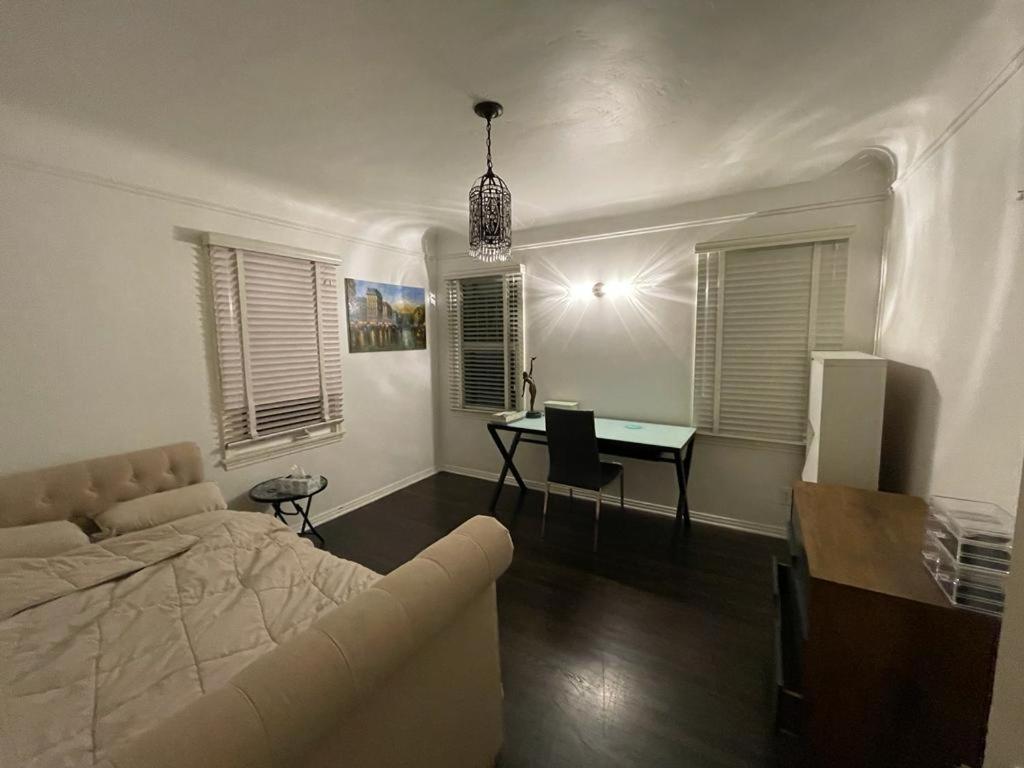 Homestay Spanish On Rosewood Avenue, Angeles , Melrose Village *
