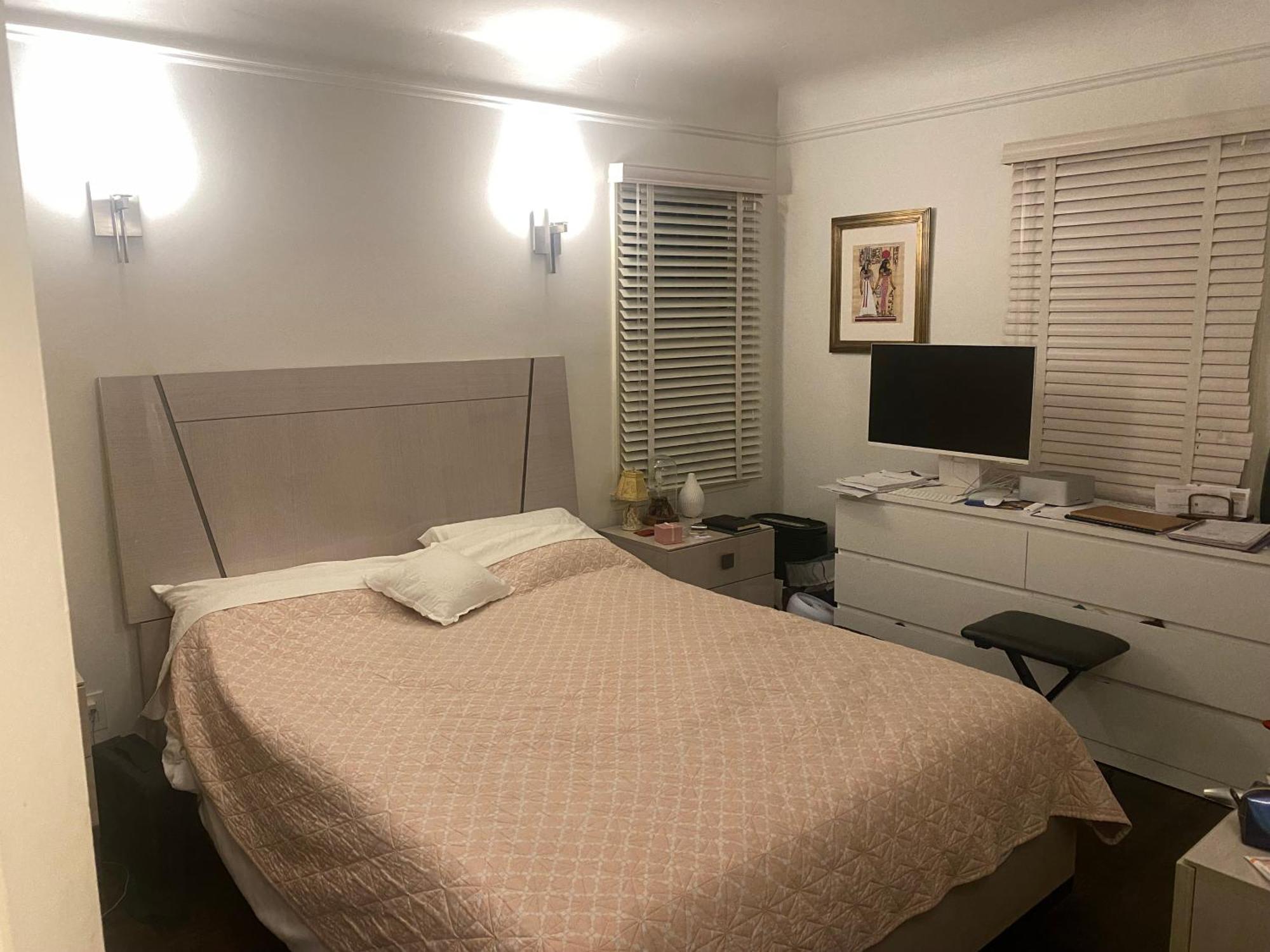 Homestay Spanish On Rosewood Avenue, Angeles , Melrose Village