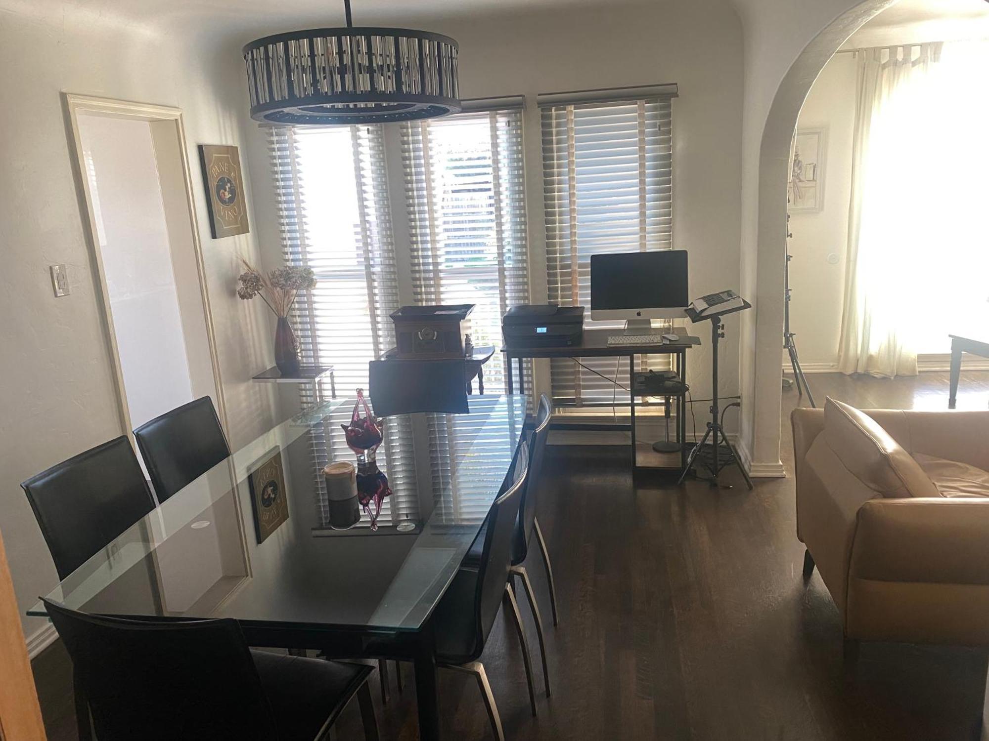 Spanish On Rosewood Avenue, Angeles , Melrose Village Homestay